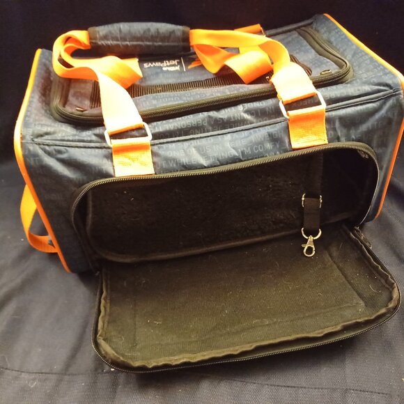 Jet Paws Airline Approved JetBlue Dog Carrier, 16"L x 10"W x 10.50"H - Picture 5 of 7